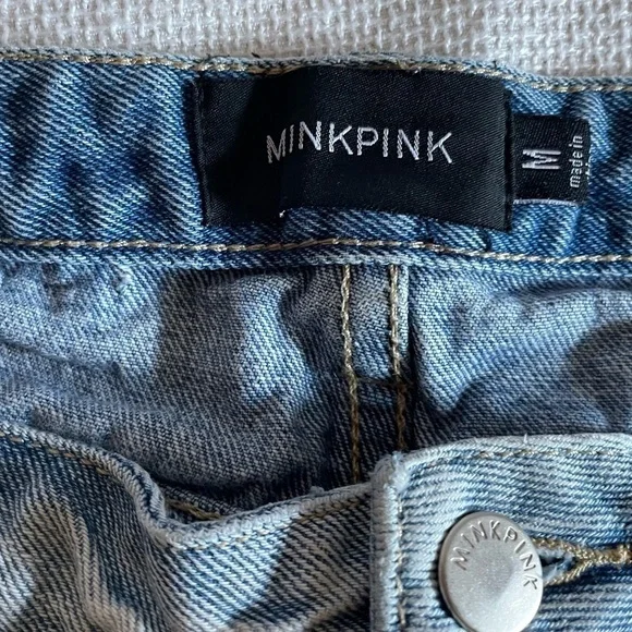 MINKPINK distressed denim shorts - Picture 3 of 4